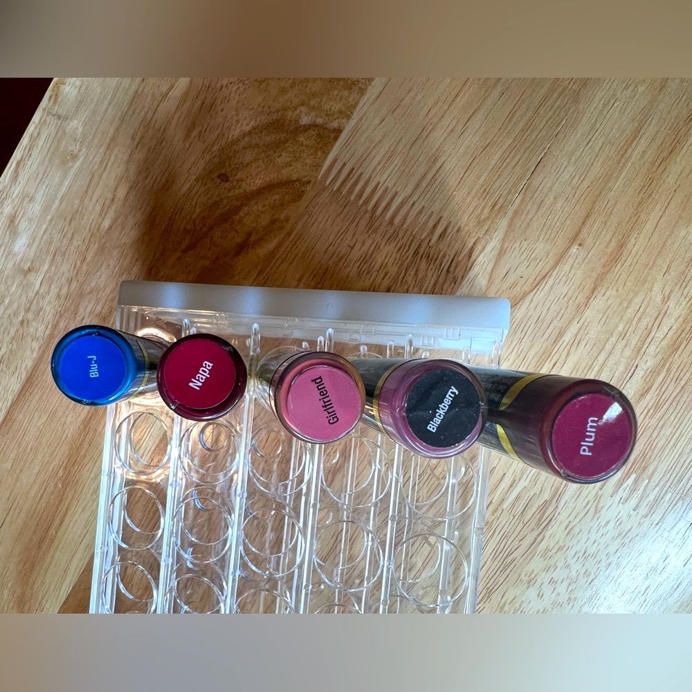 LipSense SEALED NEW. Lot of 6 assorted colors. Comes from a smoke free home.